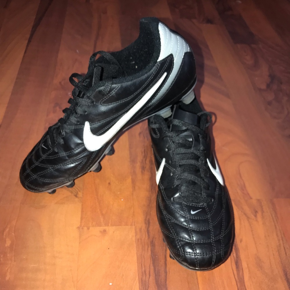 Nike Soccer Cleats (Black).